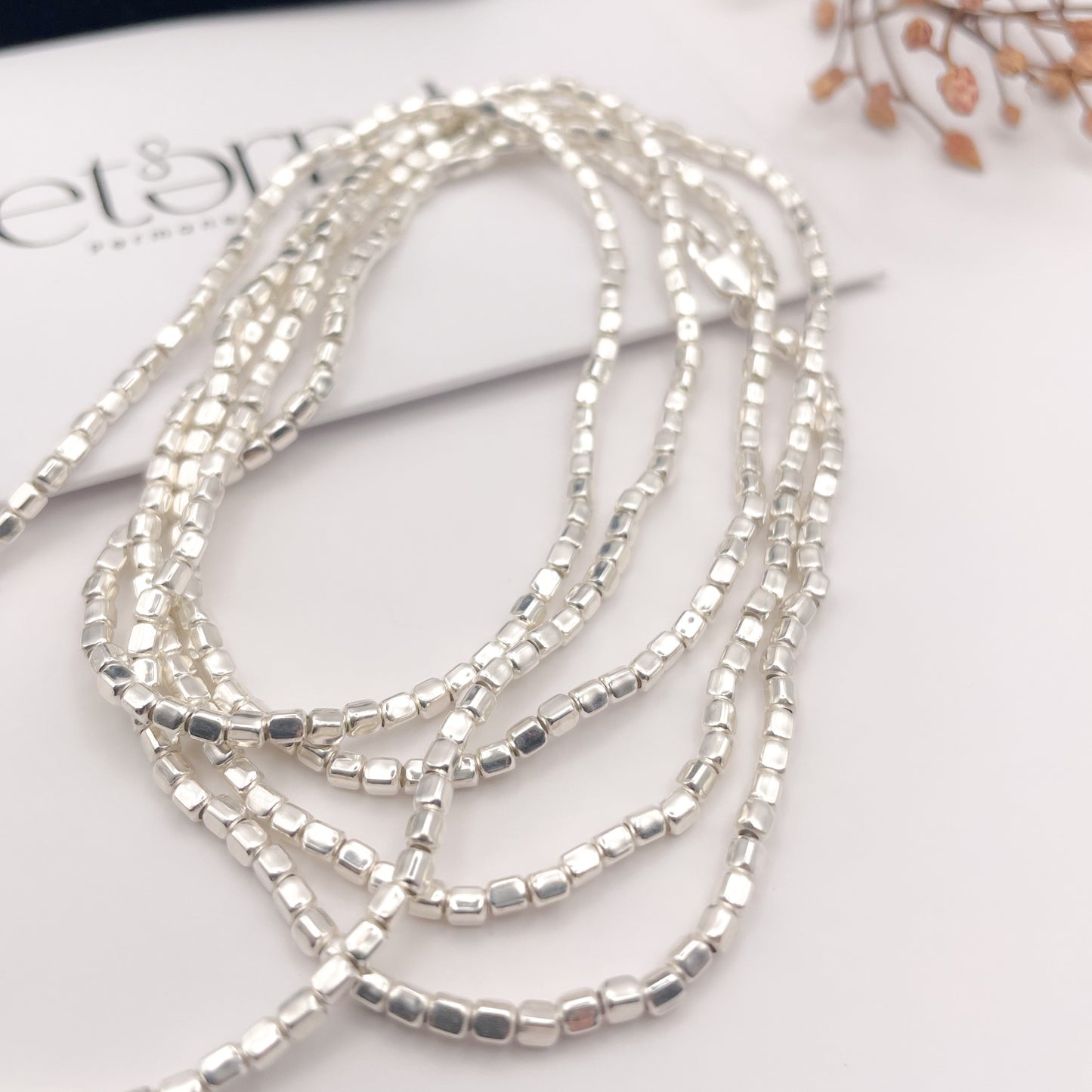 Collar Mostacillas Cubo