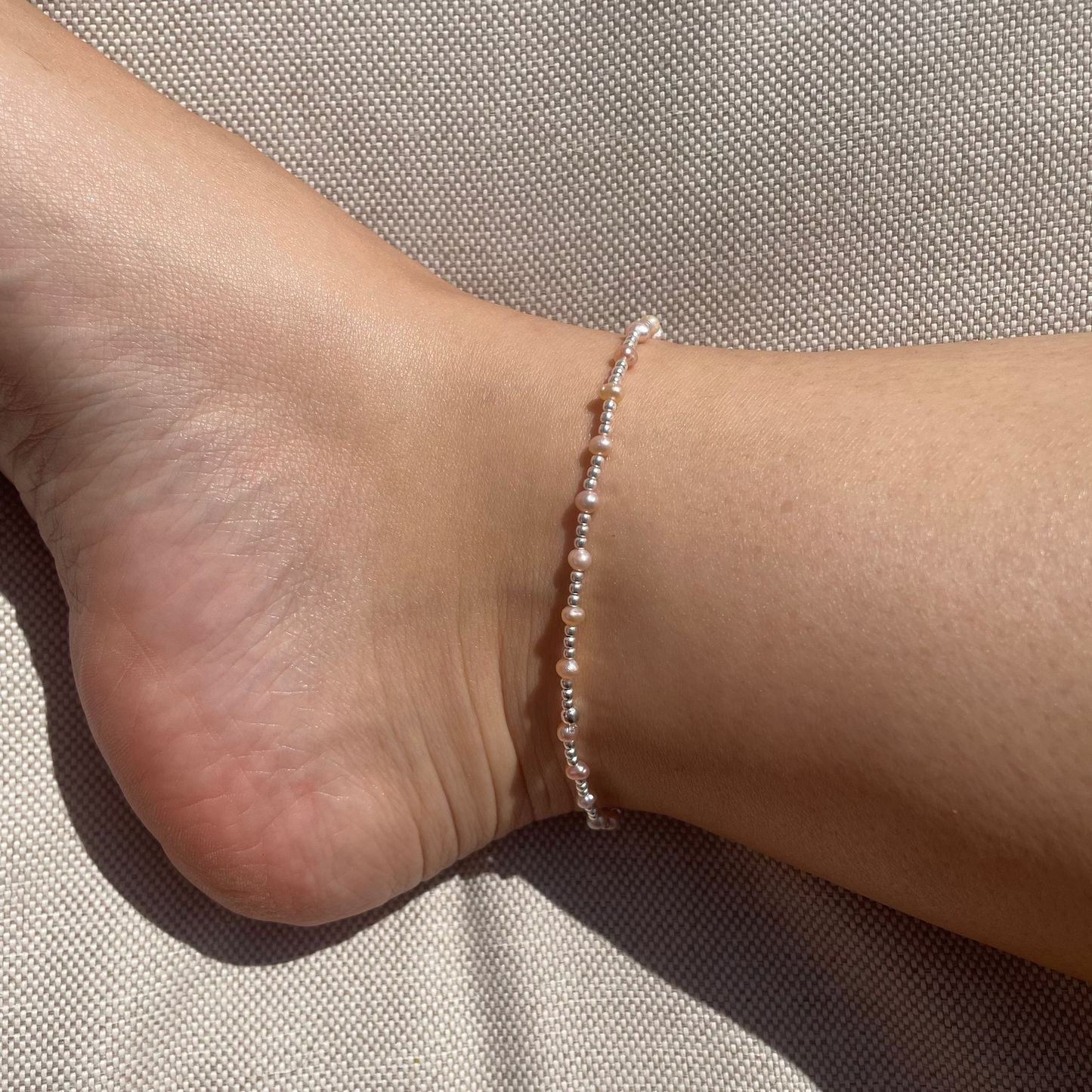 Tobillera Elasticada Plata y Perlas